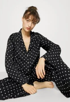 Anna Field Pyjama - Black/Off-White 13 Anna Field Pyjama - Black/Off-White -Anna Field 3de179e7501f4ce2bb86e225d46c386f