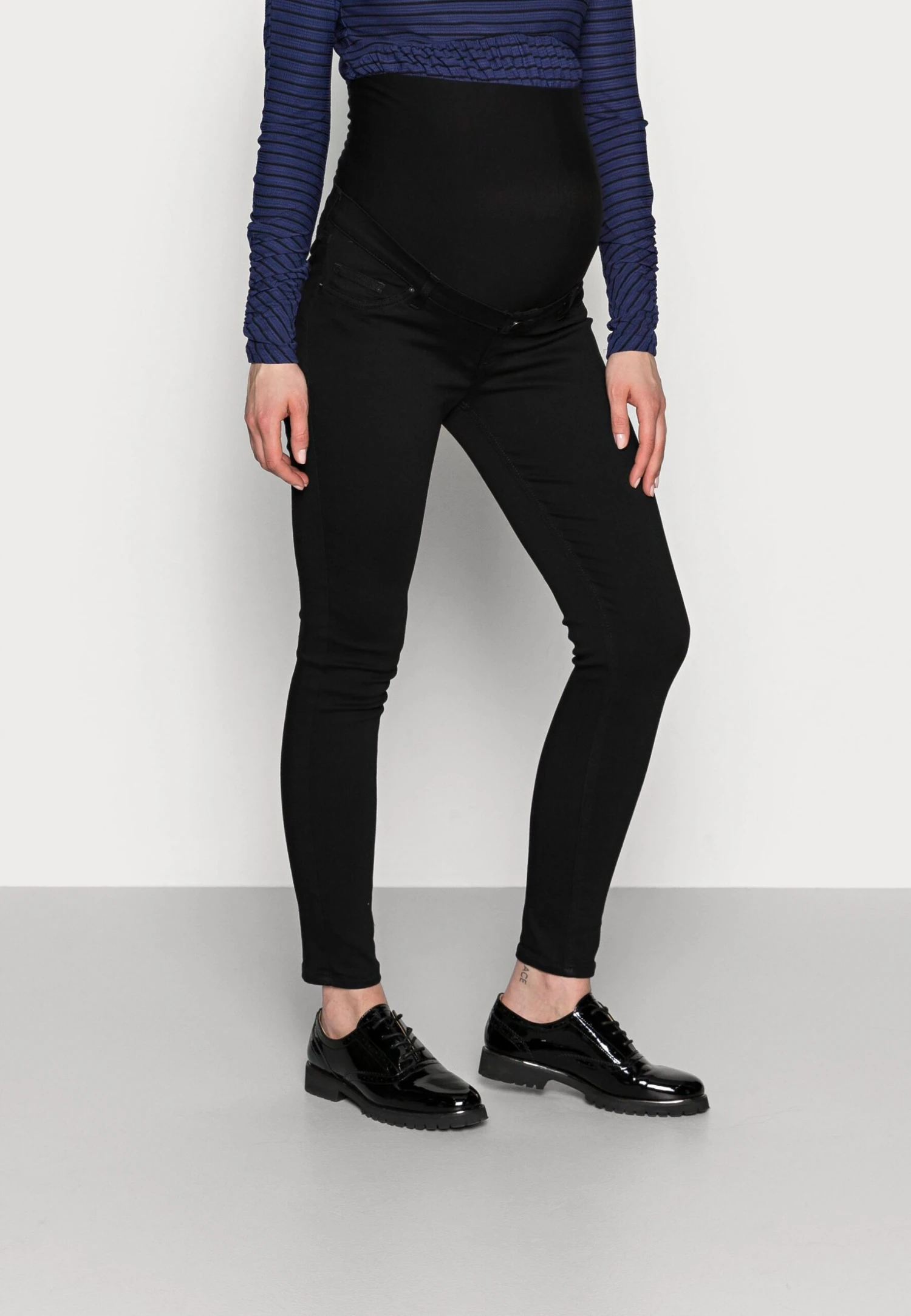 Slim Fit Jeans - Black 3 Slim Fit Jeans - Black