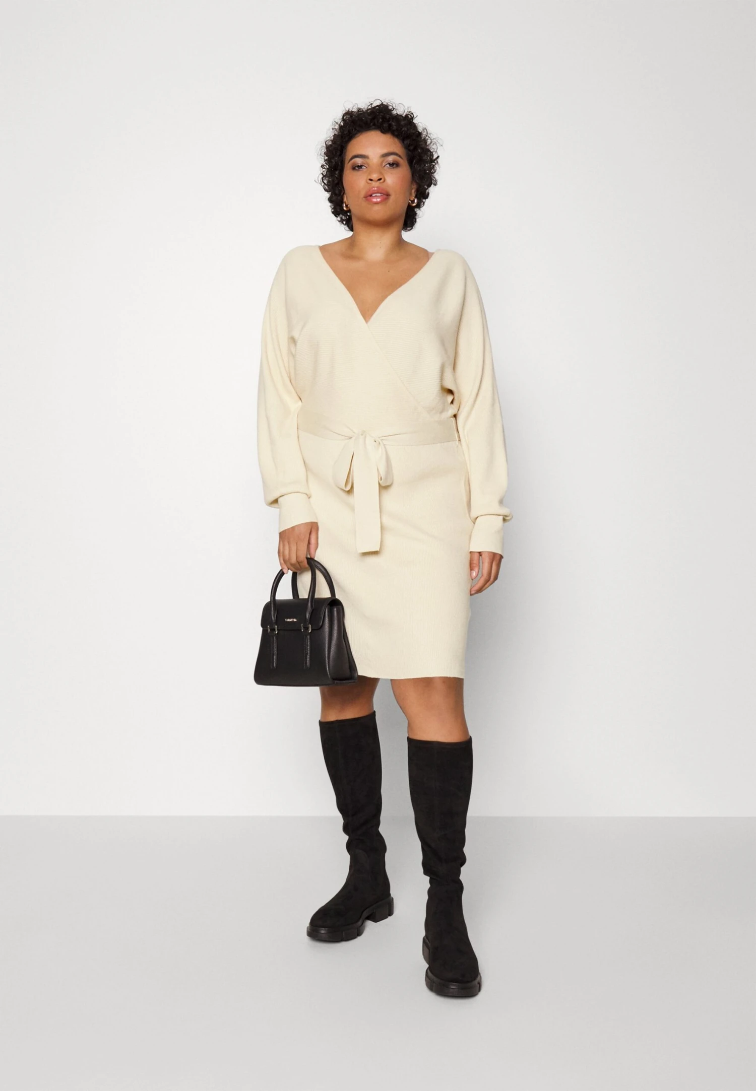 Wrap V Ausschnitt Mini Strickkleid Mit Gürtel - Gebreide Jurk - Off White 4 Wrap V Ausschnitt Mini Strickkleid Mit Gürtel - Gebreide Jurk - Off White - Afbeelding 2