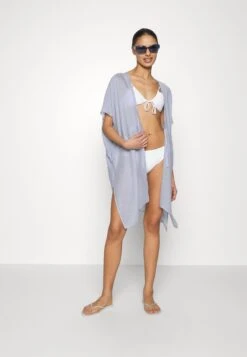 Anna Field Printed Short Kimono / 606 - Khaki_003 - Off-White - Strandaccessoire - 502 - Blue 8 Anna Field Printed Short Kimono / 606 - Khaki_003 - Off-White - Strandaccessoire - 502 - Blue -Anna Field 5d34f1f374fa4c9991e554c5f7238769