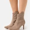 Anna Field Enkellaarsjes Met Hoge Hak - Taupe 2 Anna Field Enkellaarsjes Met Hoge Hak - Taupe -Anna Field 6a0c670a6ddd4b1a800dc2ddc78681fe
