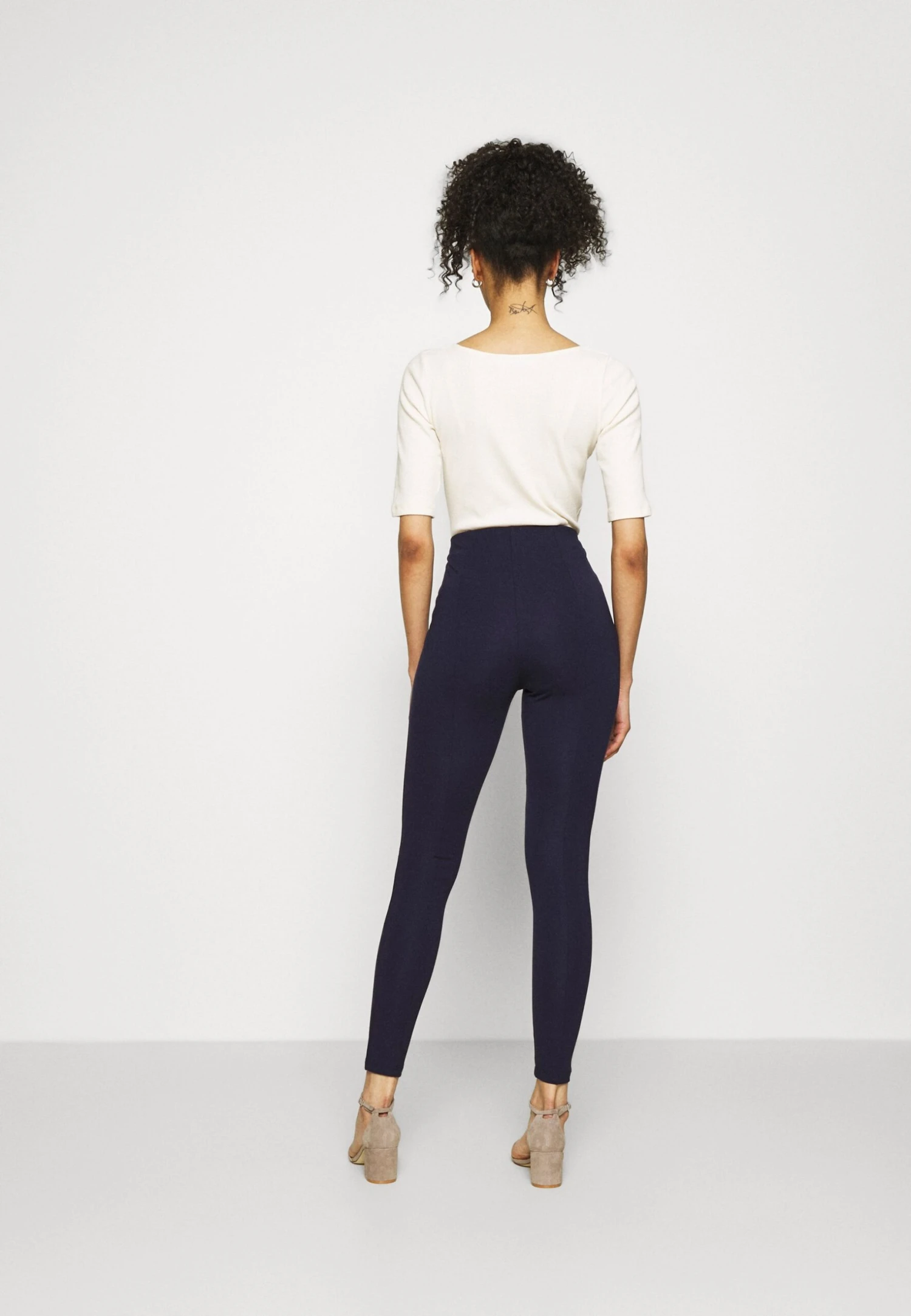 Anna Field Punto Leggings With Button Detail - Legging - Dark Blue 5 Anna Field Punto Leggings With Button Detail - Legging - Dark Blue - Afbeelding 3