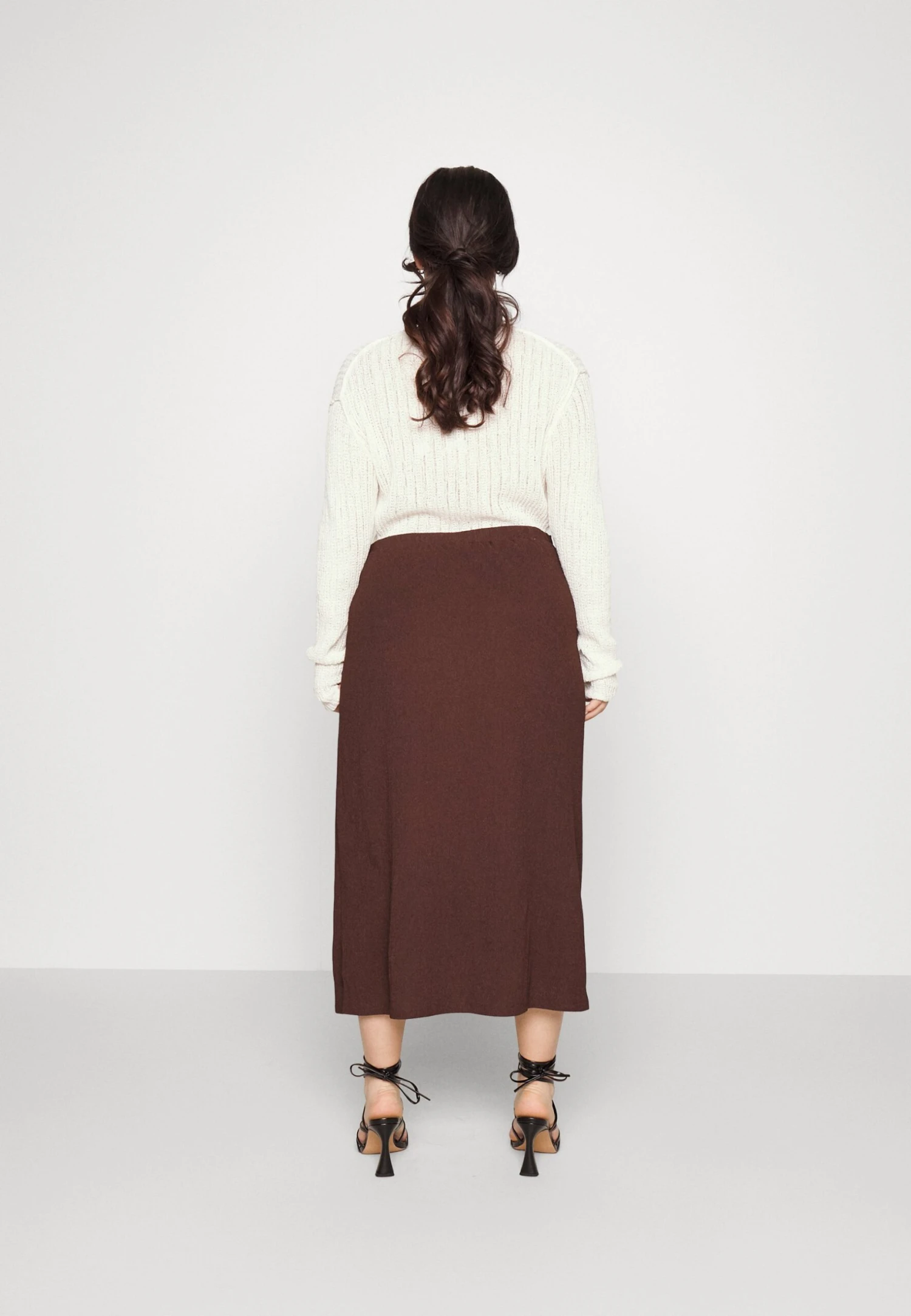Curvy Textured Sarong Midi Skirt - Wikkelrok - Brown 5 Curvy Textured Sarong Midi Skirt - Wikkelrok - Brown - Afbeelding 3