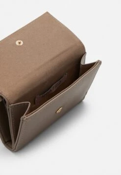 Anna Field Portemonnee - Taupe 10 Anna Field Portemonnee - Taupe -Anna Field 88a4b2fe87fe478ebe563eb3de3b5baa