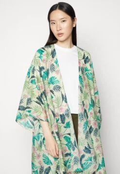Anna Field Poncho - Green 11 Anna Field Poncho - Green -Anna Field b0331e130e894a549ec1fe86bdedb068