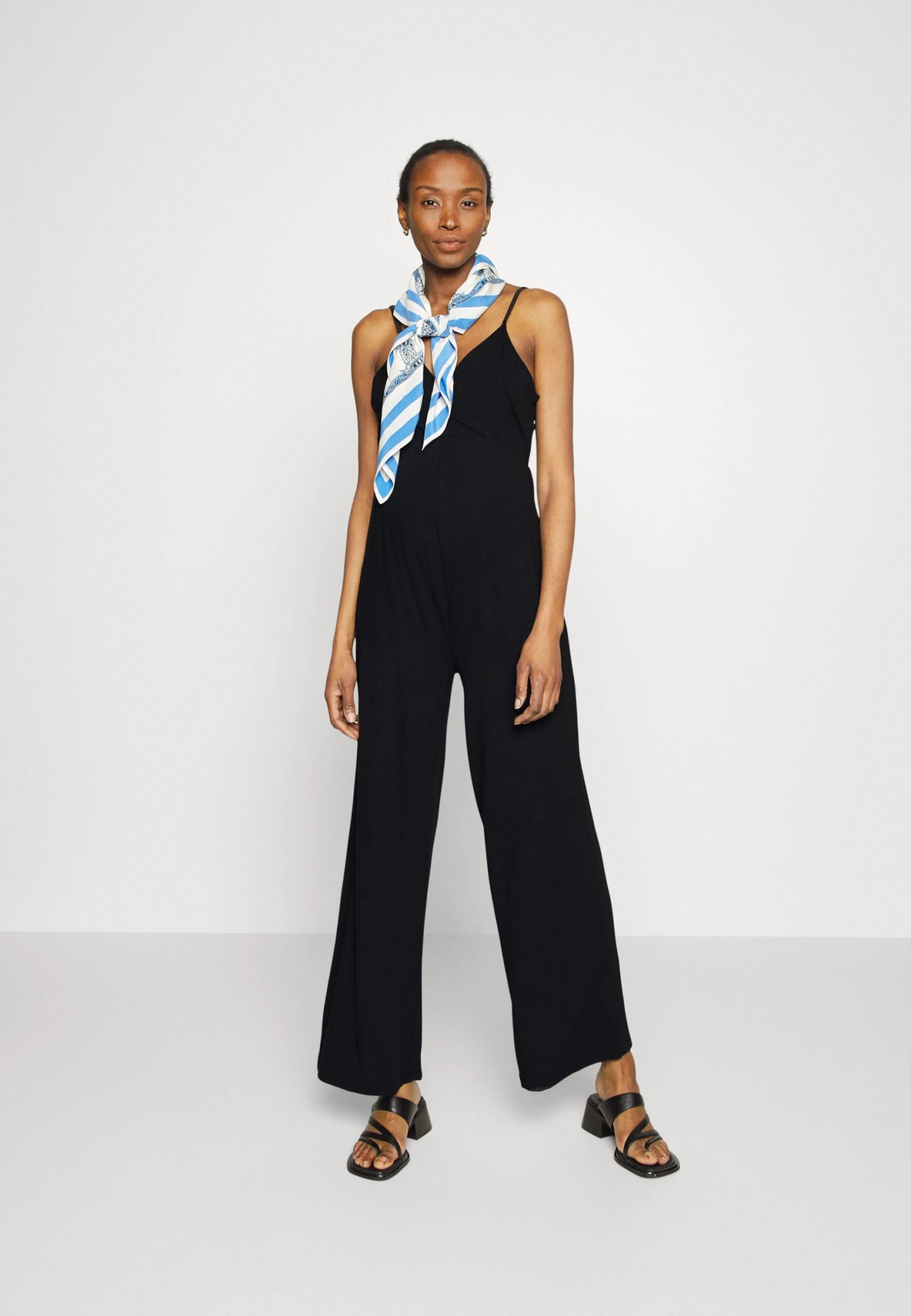 Strappy Drappy Cintered- Jumpsuit - Black 4 Strappy Drappy Cintered- Jumpsuit - Black - Afbeelding 2