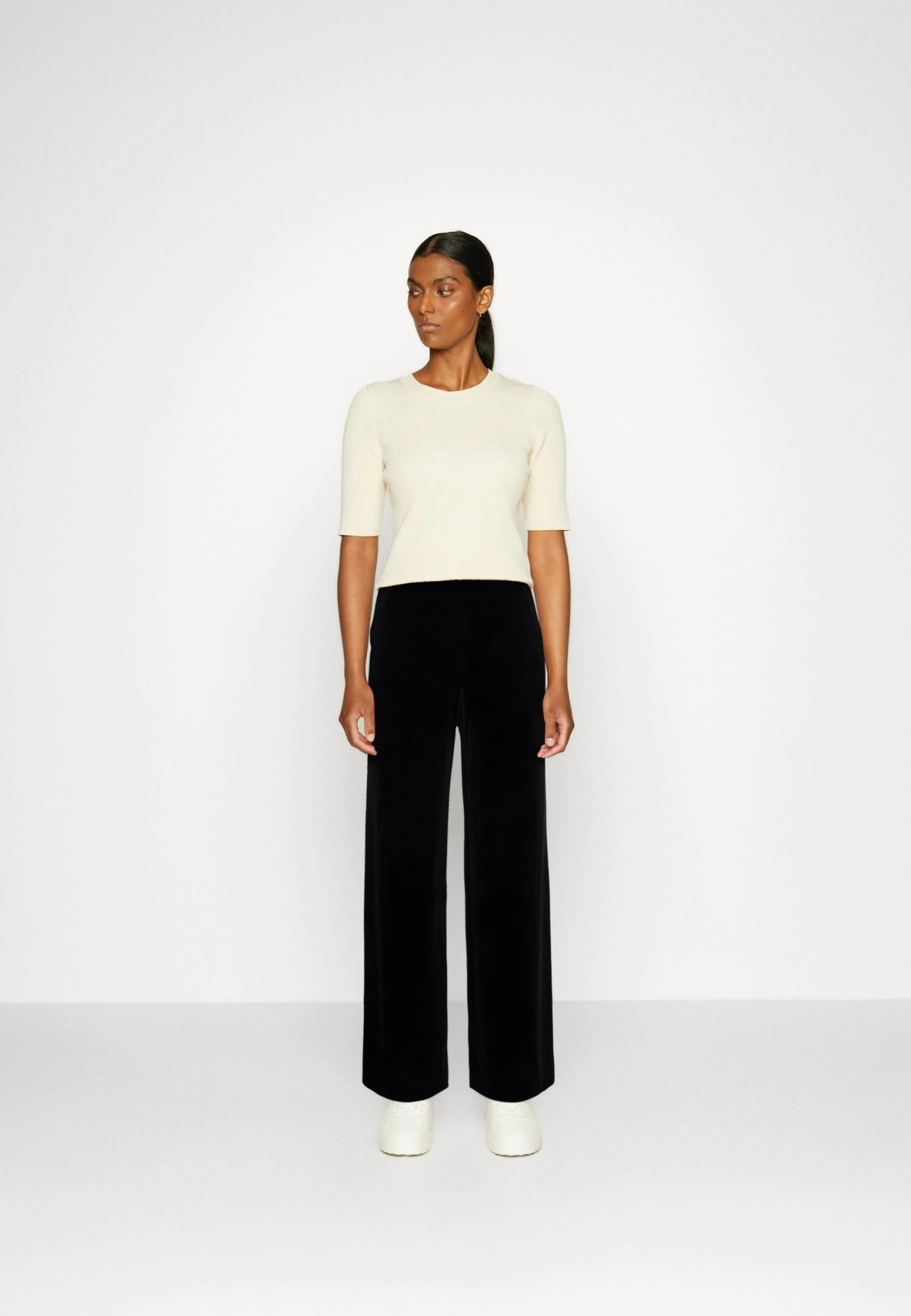 Anna Field VelvetWide Leg Trousers - Broek - Black 4 Anna Field VelvetWide Leg Trousers - Broek - Black - Afbeelding 2
