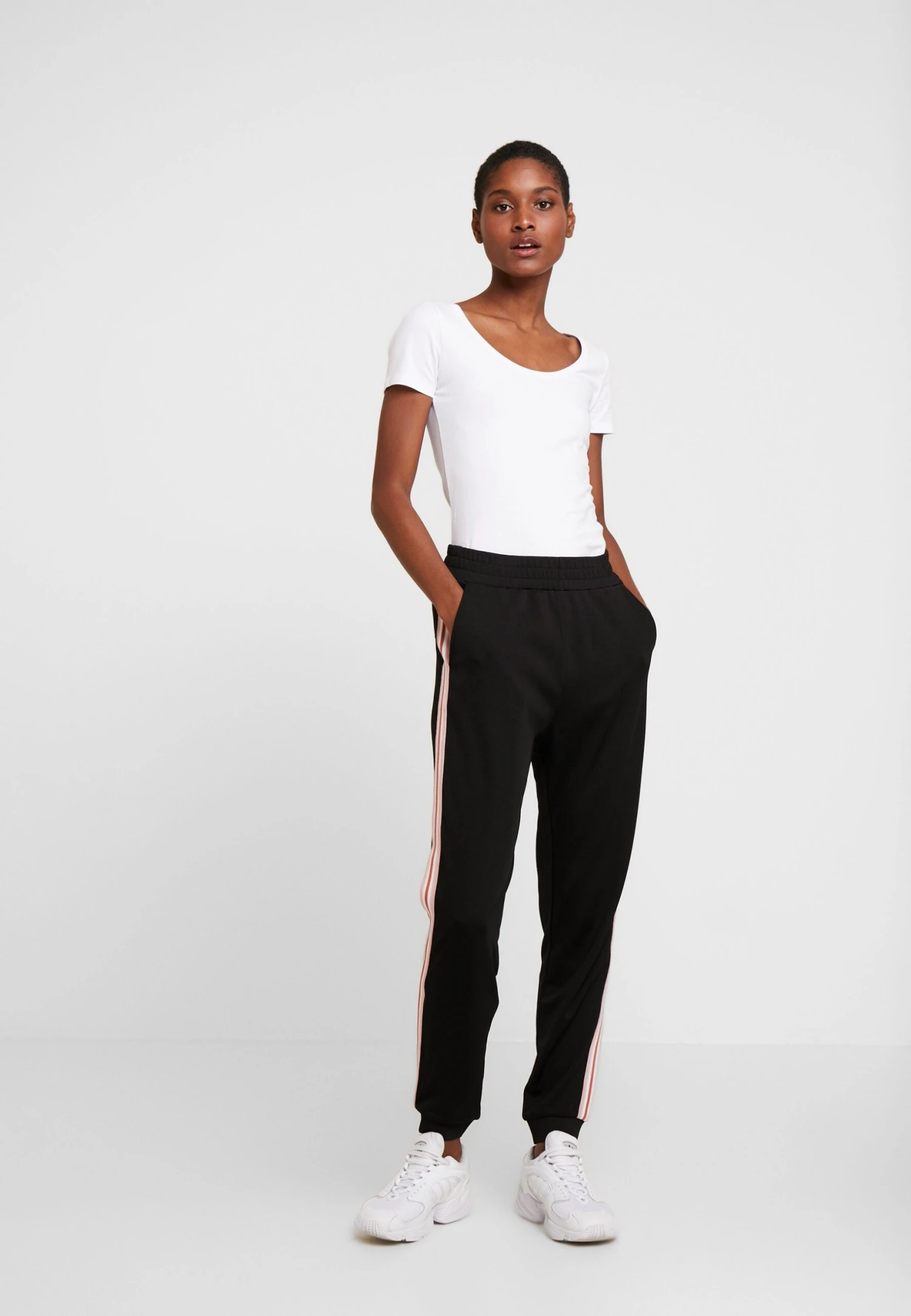 Anna Field 2 Pack- T-Shirt Basic - Black/White 4 Anna Field 2 Pack- T-Shirt Basic - Black/White - Afbeelding 2