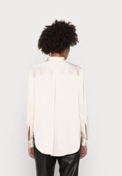 Anna Field Overhemdblouse - Nude 9 Anna Field Overhemdblouse - Nude -Anna Field d440f1564b214990b8800f83f8491c11