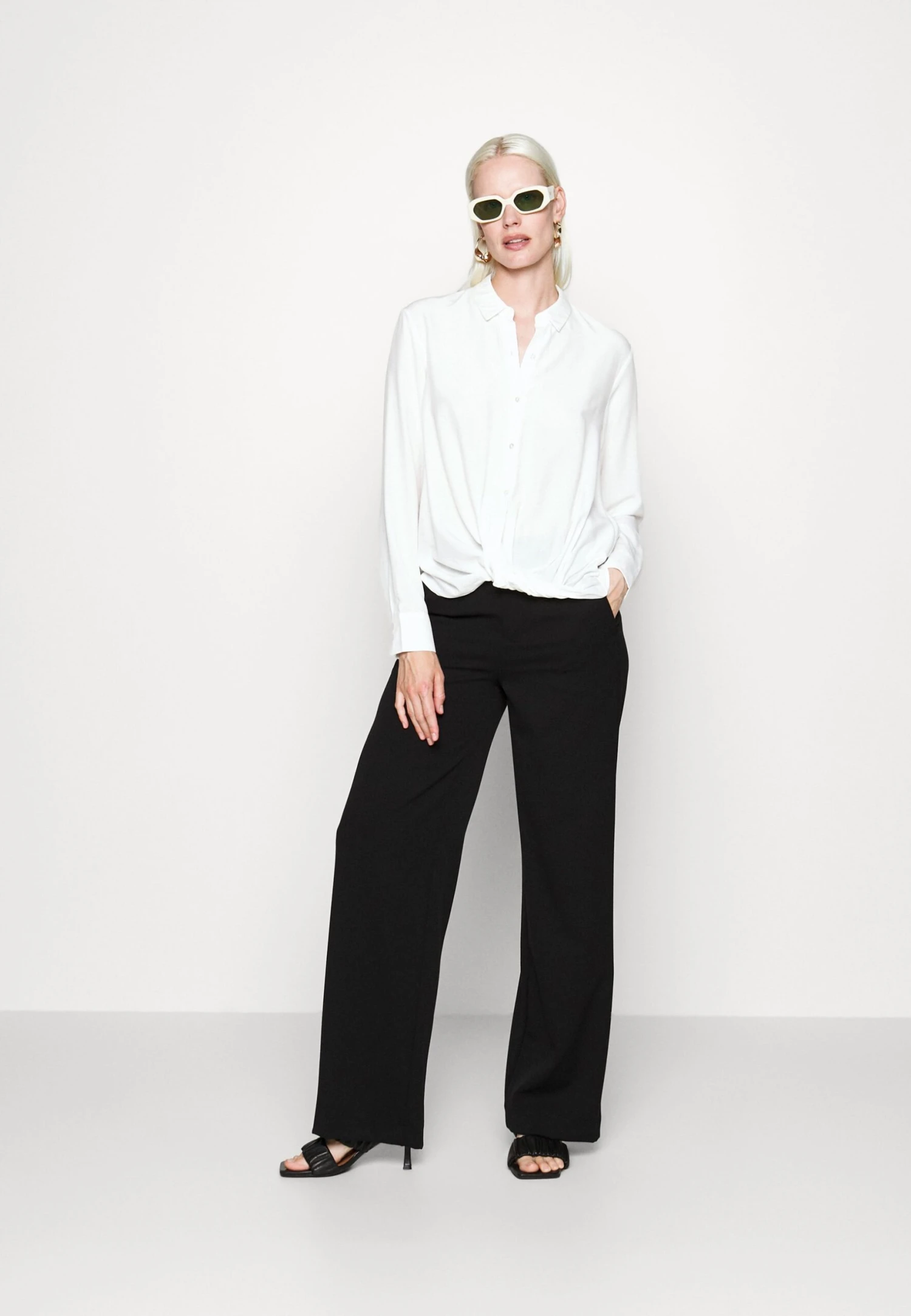 Blouse -White 4 Blouse -White - Afbeelding 2